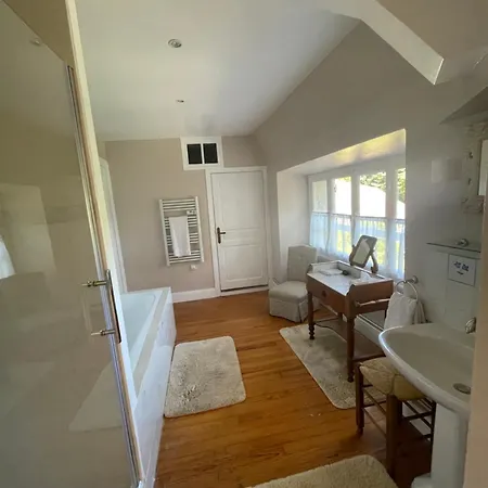 Oda ve Kahvaltı La Grange Du Barry 3*